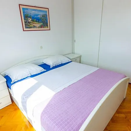 Daire Spacious Terrace With Private Parking