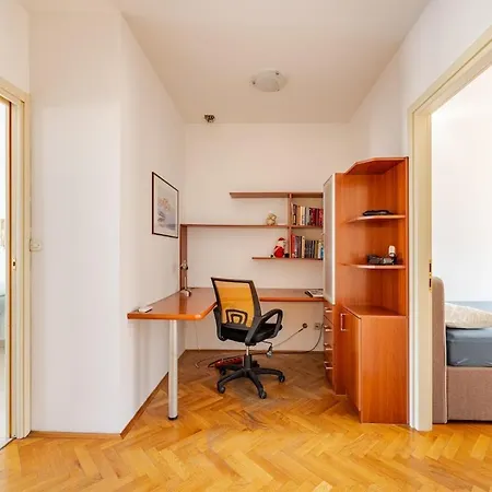 Spacious Terrace With Private Parking * スプリト