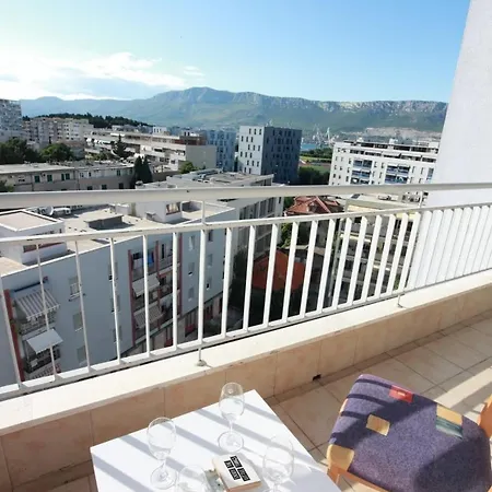 Spacious Terrace With Private Parking Daire Split