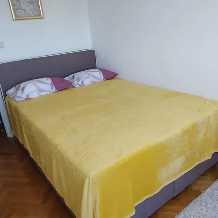 Daire Spacious Terrace With Private Parking