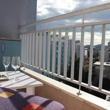 Daire Spacious Terrace With Private Parking *