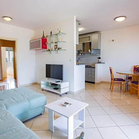 Апартаменты Spacious Terrace With Private Parking Сплит