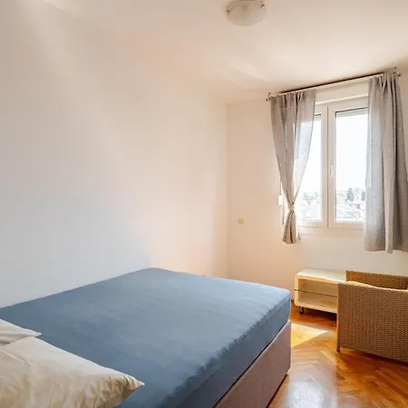 Spacious Terrace With Private Parking
